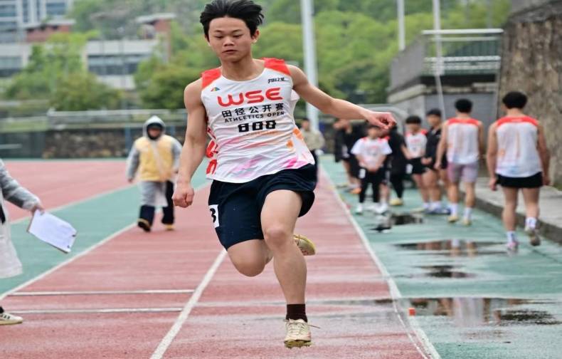 九游网页版官网-包含赛场斩获瞬间：精彩击球赢得掌声如雷的词条