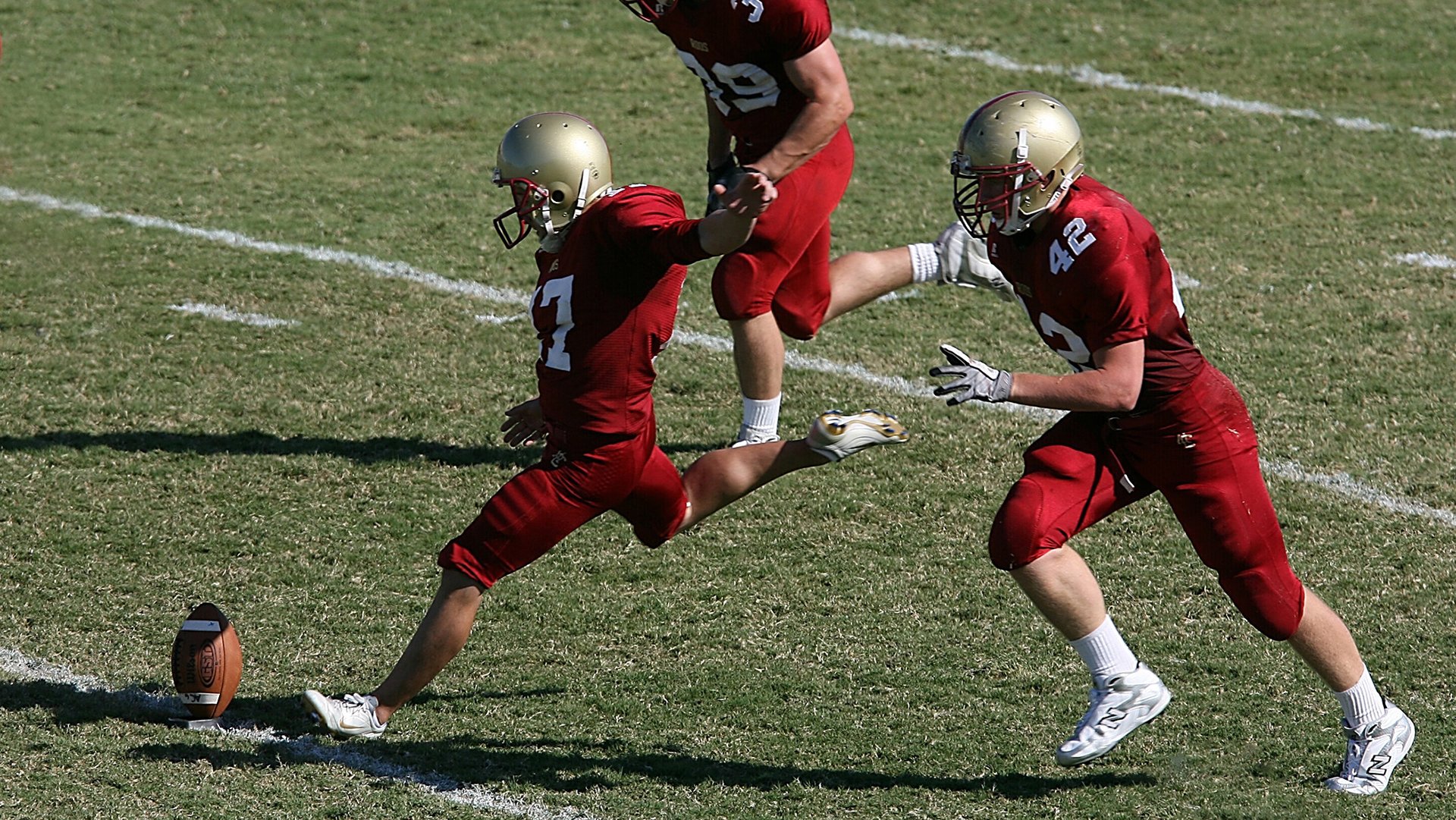 Jiuyou-_国际动作足球：空中技巧引爆全场_，足球空中停球教学视频